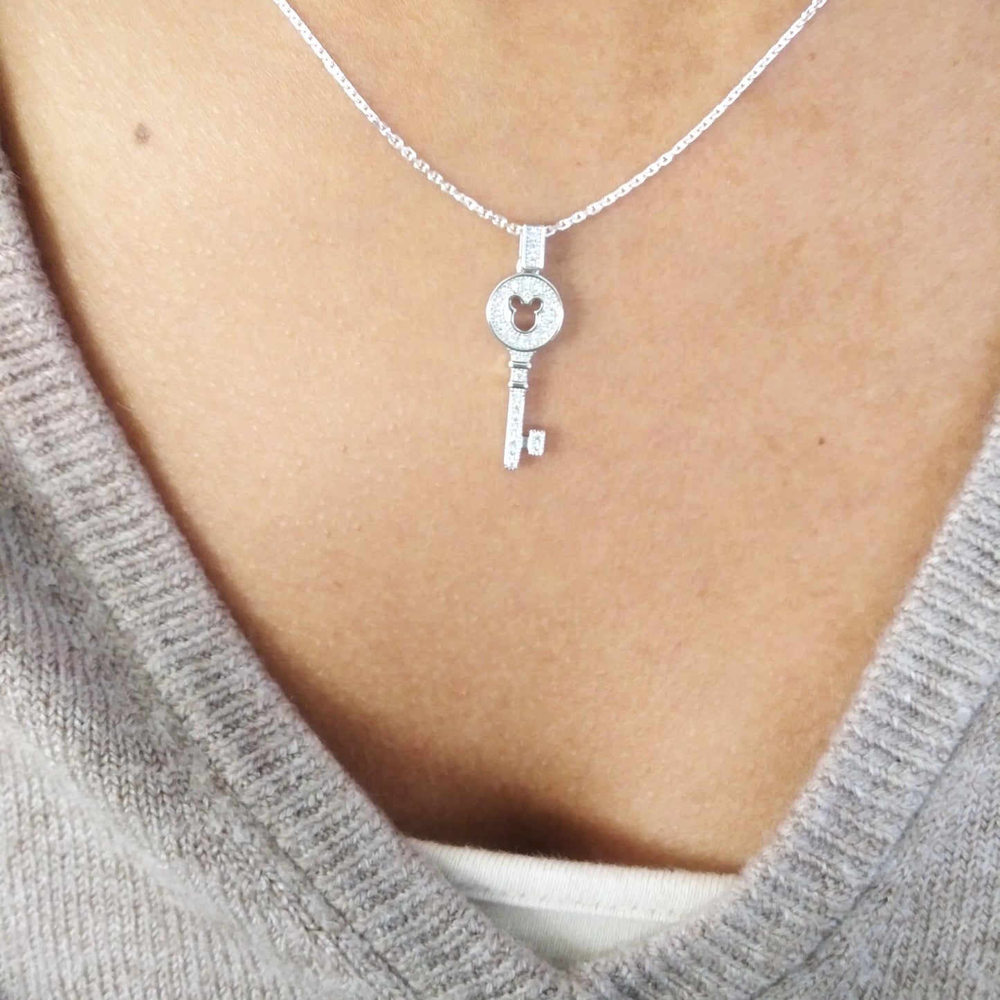 N_Silver Rhinestone Key Charm Necklace