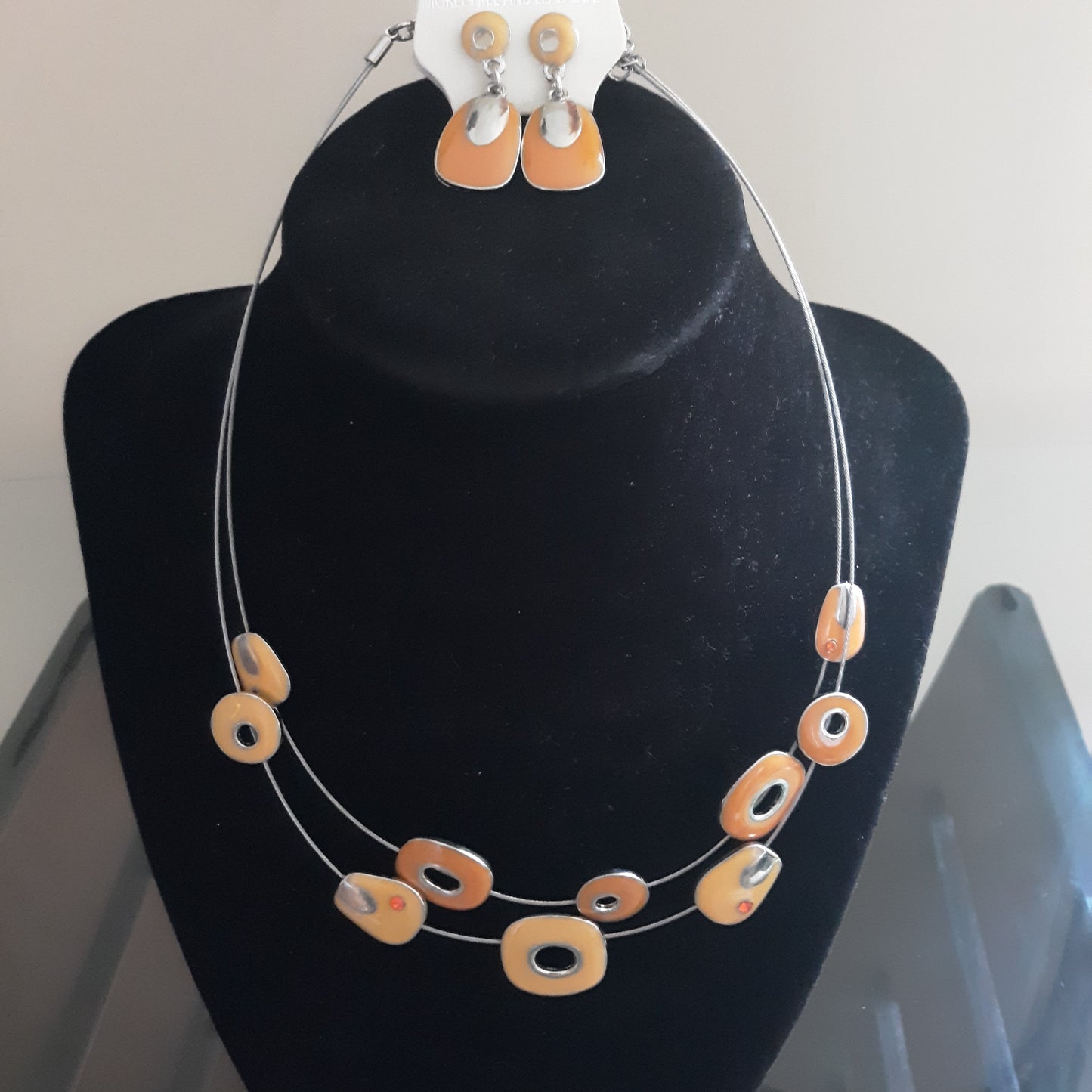 N_Shades of Orange Necklace